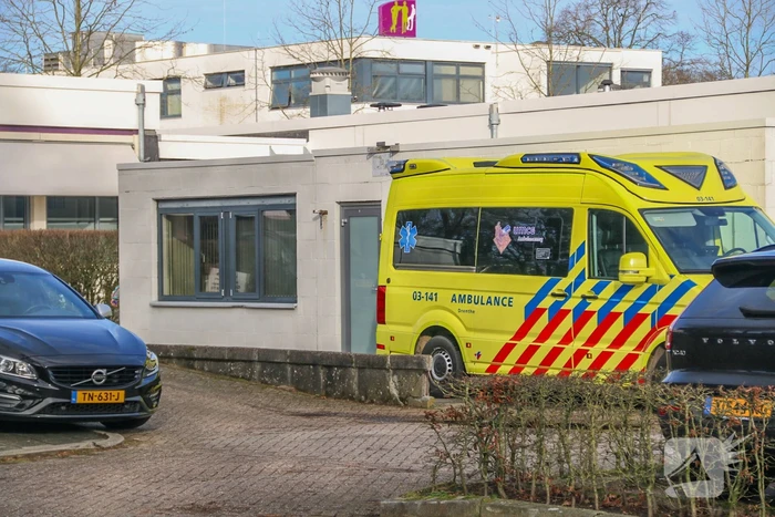 Meerdere leerlingen na drie uur uit lift bevrijdt