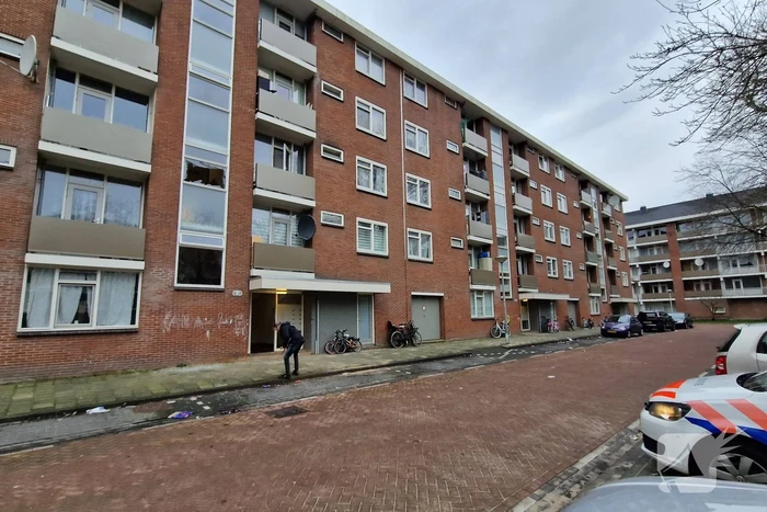 Schade door explosie in trappenhuis van flat