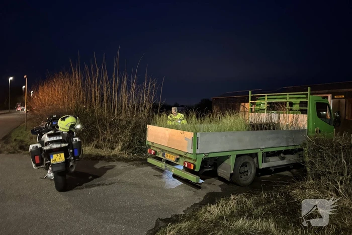 Schade bij ongeval tussen auto en kleine vrachtwagen