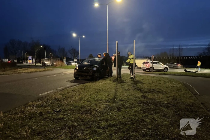 Schade bij ongeval tussen auto en kleine vrachtwagen