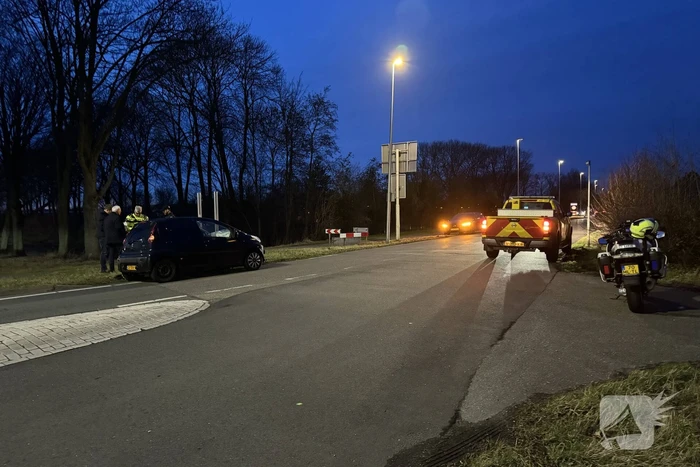Schade bij ongeval tussen auto en kleine vrachtwagen