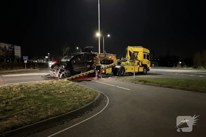 Schade bij ongeval tussen auto en kleine vrachtwagen
