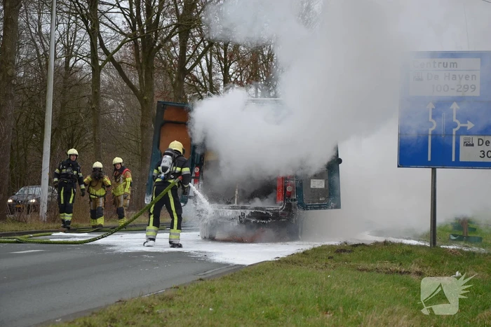 Bestelbus verwoest door brand