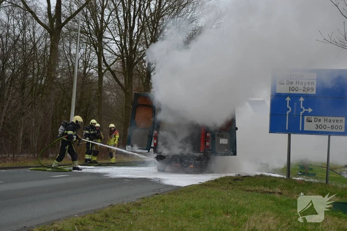 Bestelbus verwoest door brand