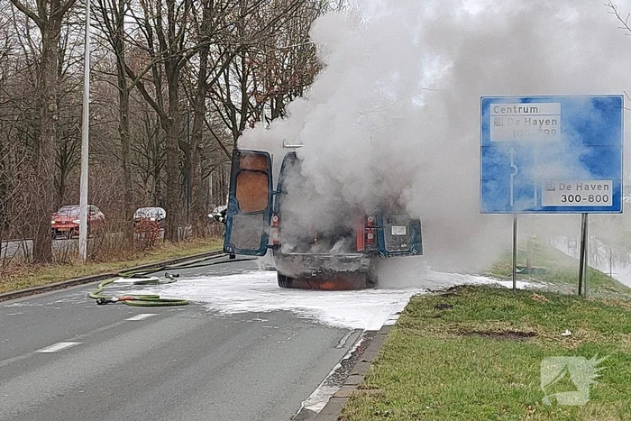 Bestelbus verwoest door brand