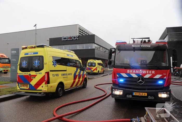 Flinke rookontwikkeling bij grote brand in bedrijfspand