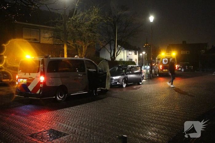 Scooterrijder botst op boom
