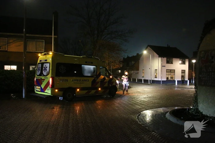 Scooterrijder botst op boom