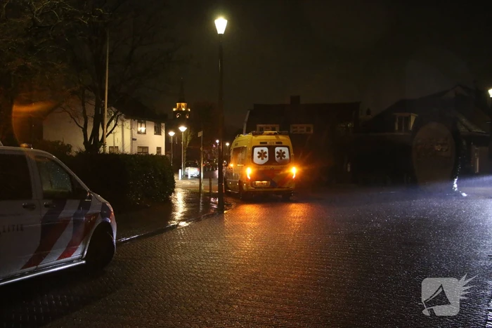 Scooterrijder botst op boom