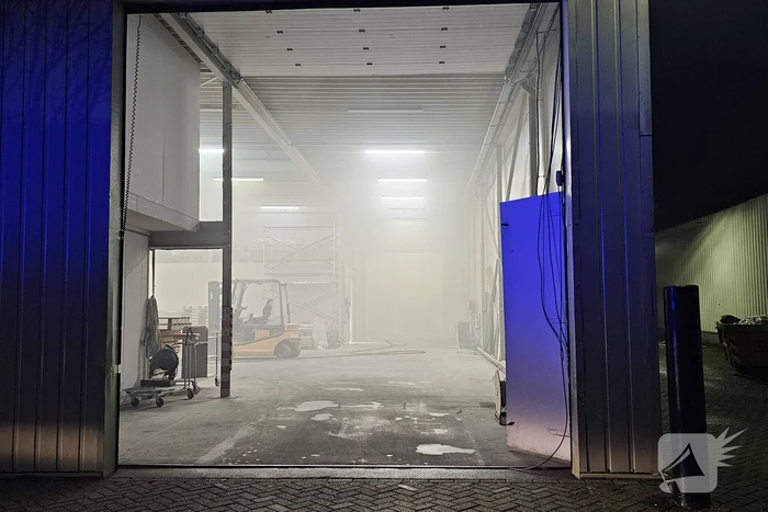 Veel rook bij brand in bedrijfspand