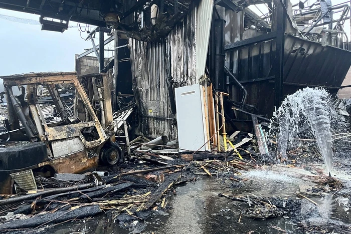 Schade na grote brand goed zichtbaar bij daglicht