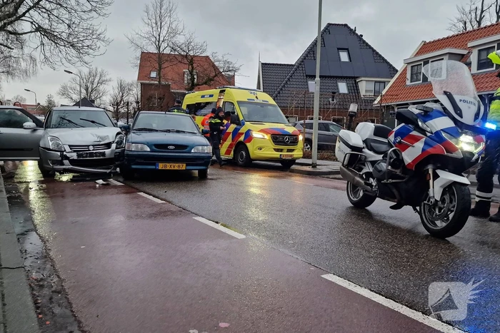 Flinke schade bij ongeval tussen twee auto's