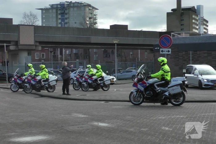 Agenten brengen eerbetoon aan overleden collega