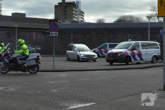 Agenten brengen eerbetoon aan overleden collega