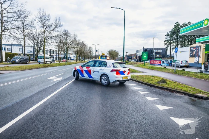 Weg deels afgesloten na verkeersongeval
