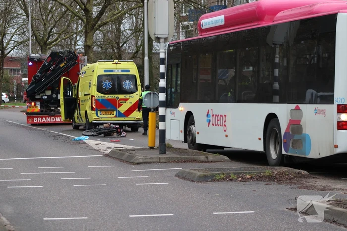 Fietser overleden bij aanrijding met lijnbus