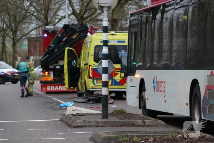 Fietser overleden bij aanrijding met lijnbus