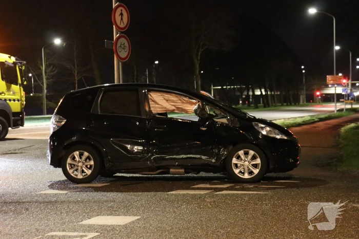 Flinke schade na botsing op kruising