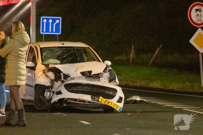 Veel schade bij botsing op kruising