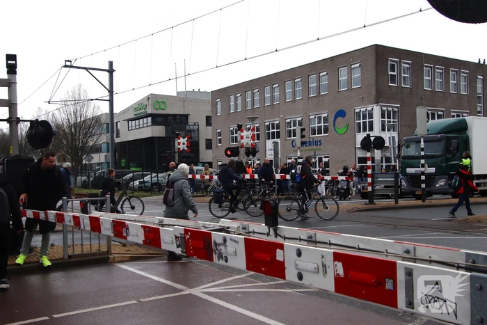 Geen treinverkeer en spoorweg geblokkeerd door stroomstoring