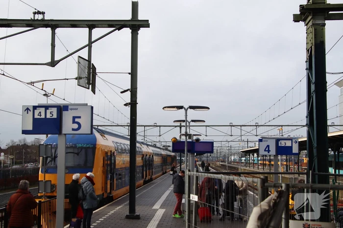 Geen treinverkeer en spoorweg geblokkeerd door stroomstoring