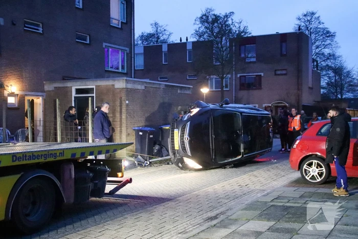 Beschonken bestuurder slaat op de vlucht na crash in wijk