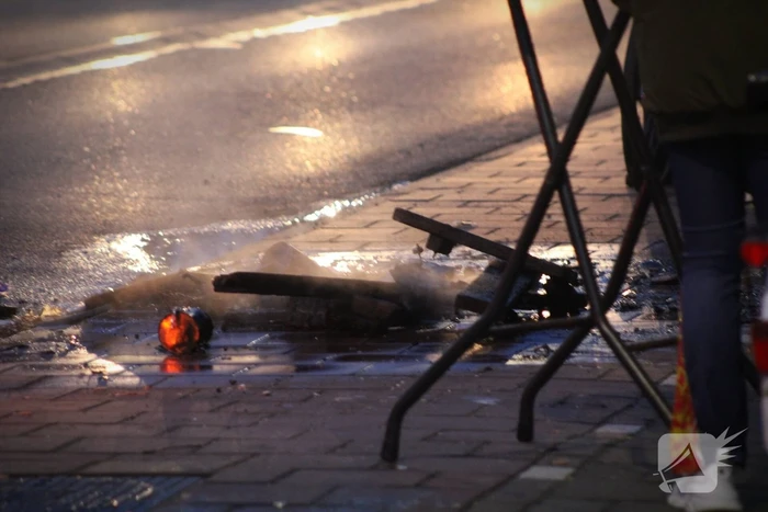 Vreugdevuur van carnavalsvieders opnieuw aangestoken na brandweerinzet