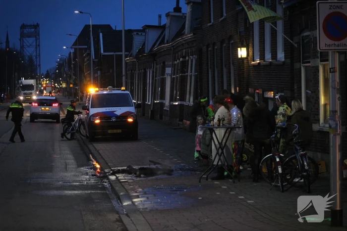 Vreugdevuur van carnavalsvieders opnieuw aangestoken na brandweerinzet