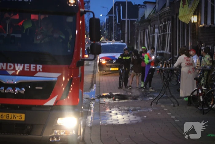 Vreugdevuur van carnavalsvieders opnieuw aangestoken na brandweerinzet