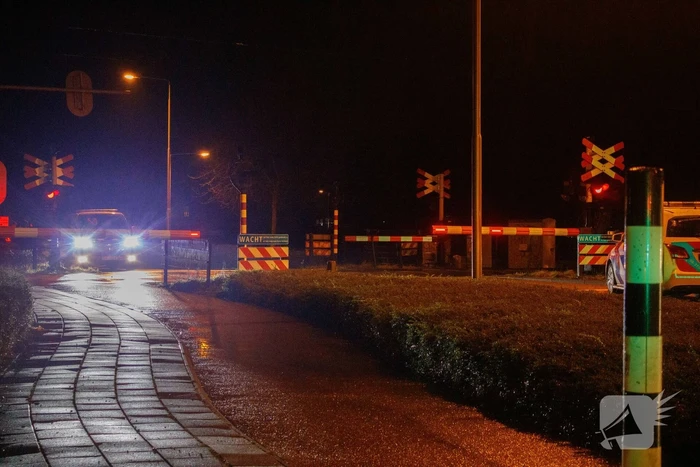Treinverkeer gestremd en spoorovergangen dicht door aanrijding