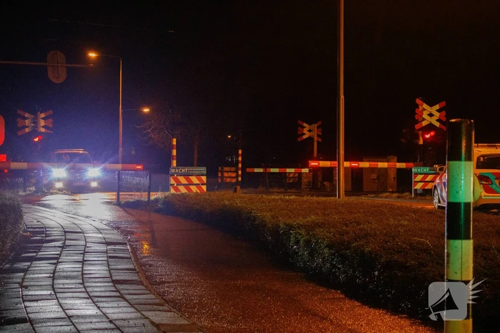 Treinverkeer gestremd en spoorovergangen dicht door aanrijding