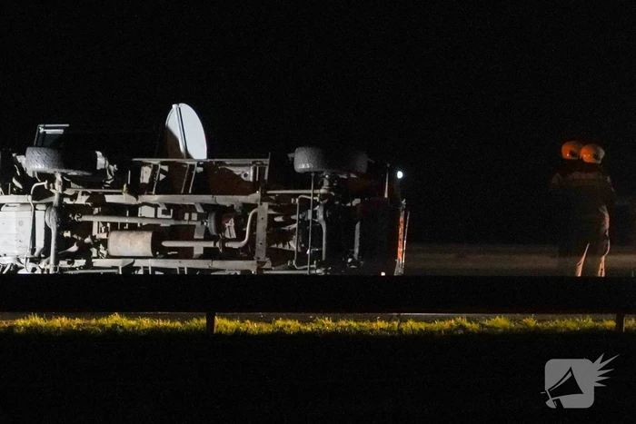 Auto belandt op zijkant na ongeval