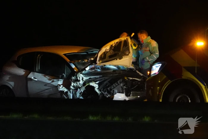Auto belandt op zijkant na ongeval