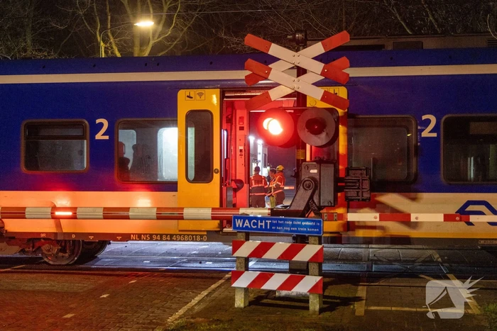 Trein botst op carnavalswagen: machinist gewond