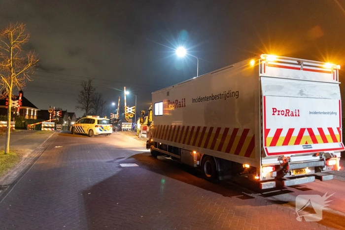 Trein botst op carnavalswagen: machinist gewond