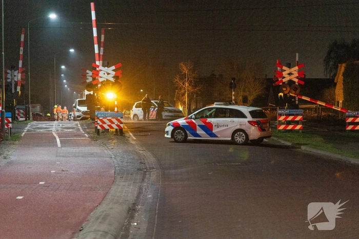 Trein botst op carnavalswagen: machinist gewond