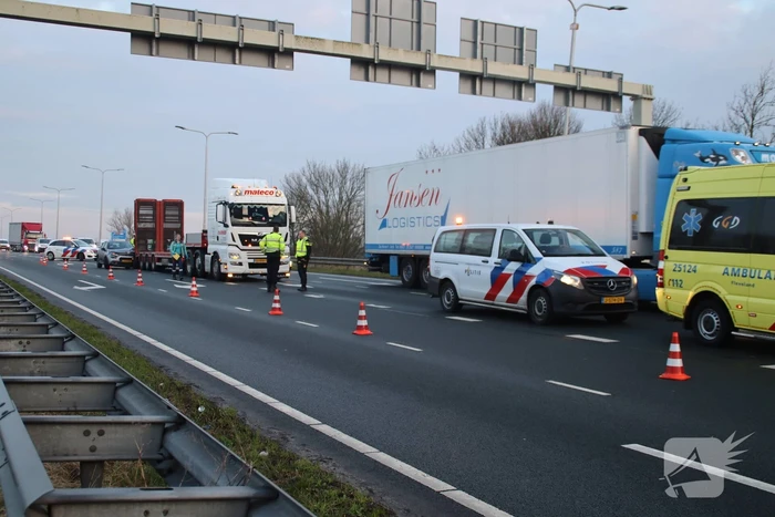 Automobilist ziet file over het hoofd en botst op vrachtwagen
