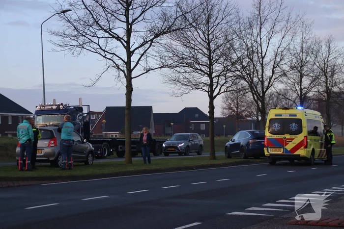 Twee automobilisten botsing op bekende kruising