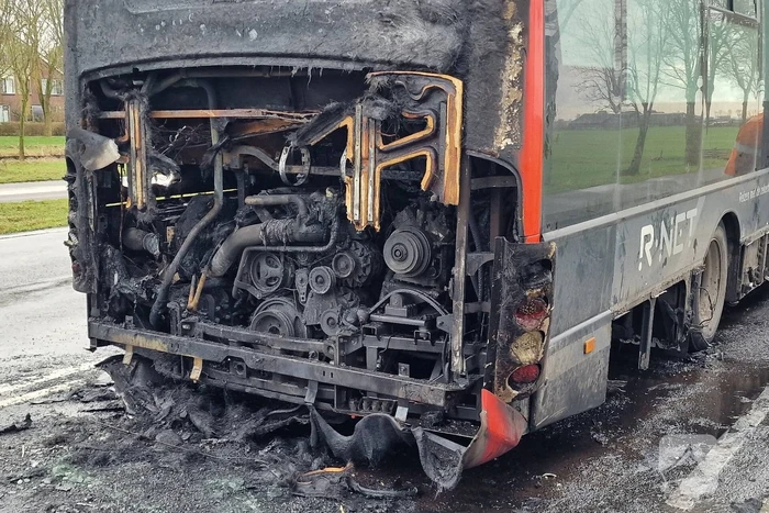Lijnbus vliegt in brand tijdens rijden