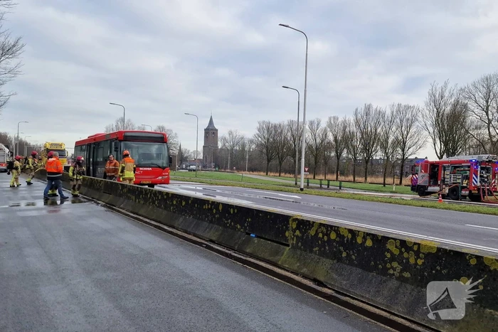 Lijnbus vliegt in brand tijdens rijden