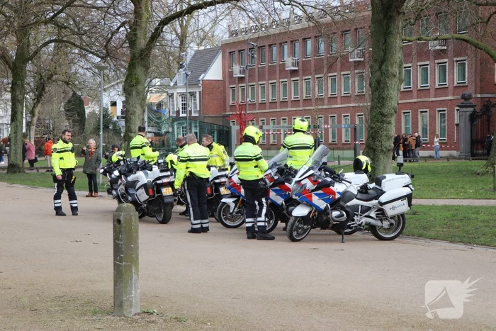 Boeren bieden pamflet aan bij Provinciehuis