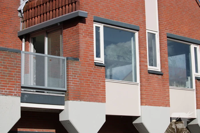 Brandweer onderzoekt vreemde geur in woning