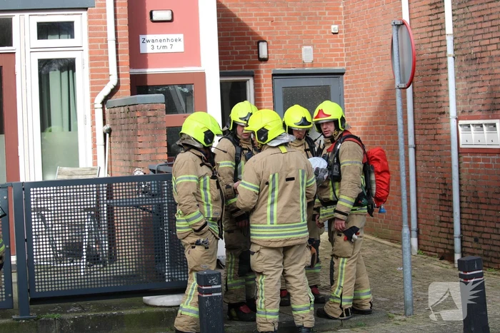 Brandweer onderzoekt vreemde geur in woning