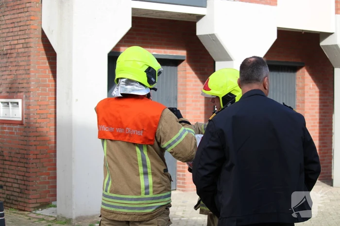 Brandweer onderzoekt vreemde geur in woning