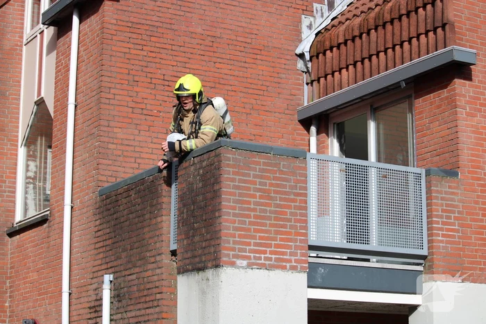 Brandweer onderzoekt vreemde geur in woning