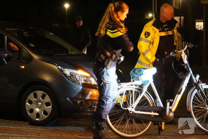 Meisje op fiets aangereden door auto