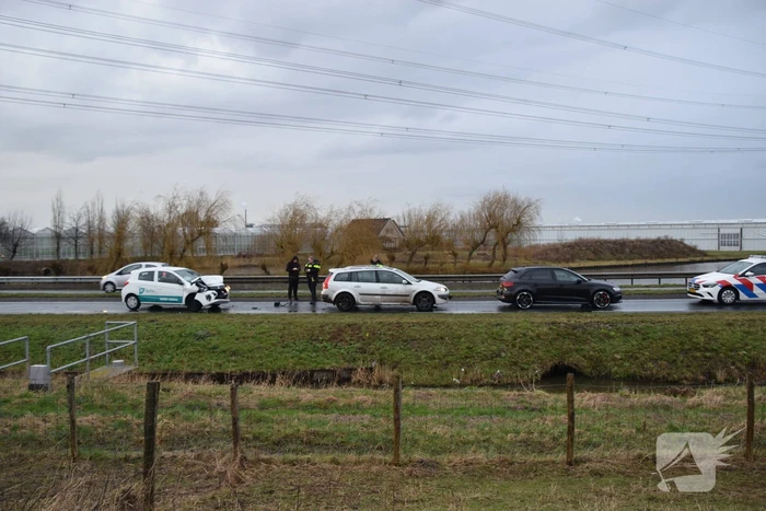 Flinke schade bij ongeval tussen drie auto's