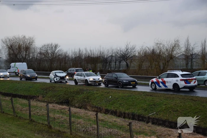 Flinke schade bij ongeval tussen drie auto's