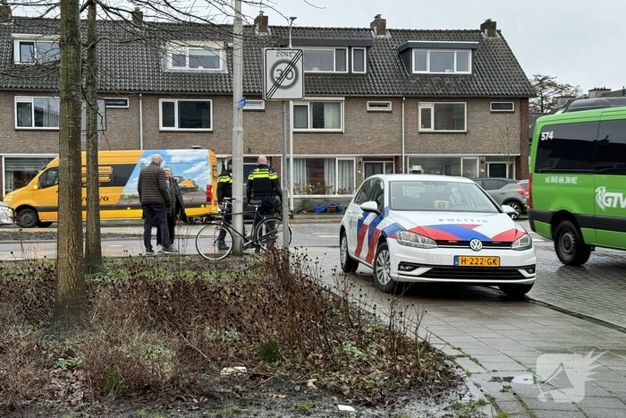 Fietser aangereden bij parkeerplaats van winkelgebied