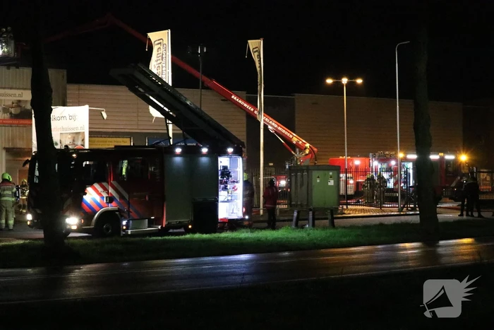 Zeer grote brand in bedrijfspand